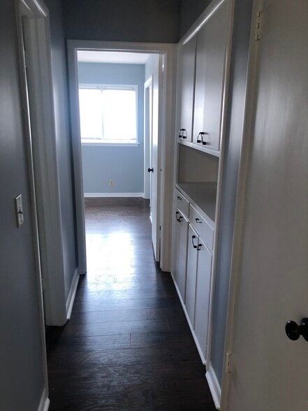 Building Photo - 2358 S Crestway St