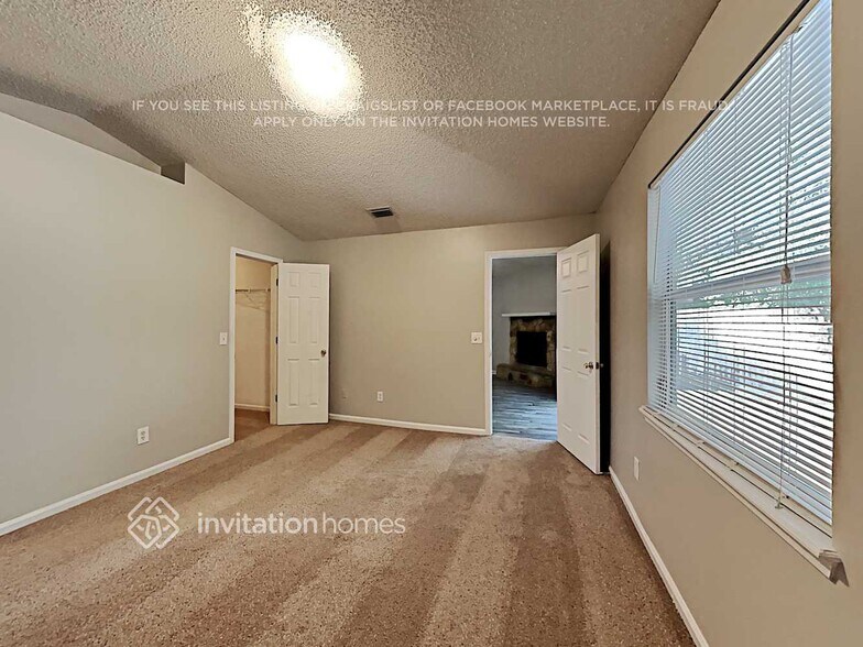 Building Photo - 2999 Mikris Dr E