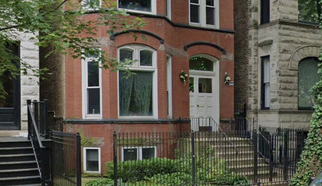 Primary Photo - 865 W Newport Ave