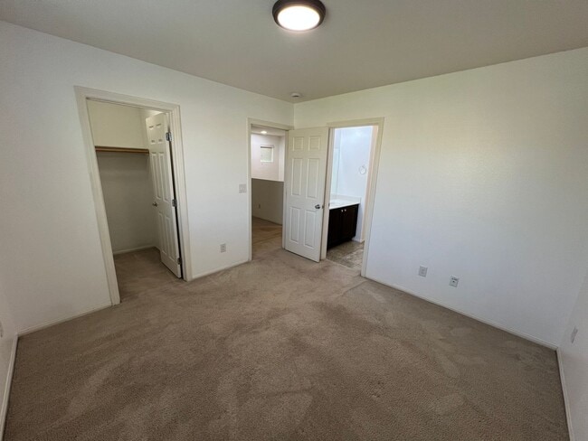 Building Photo - 5693 Point Loma Ct