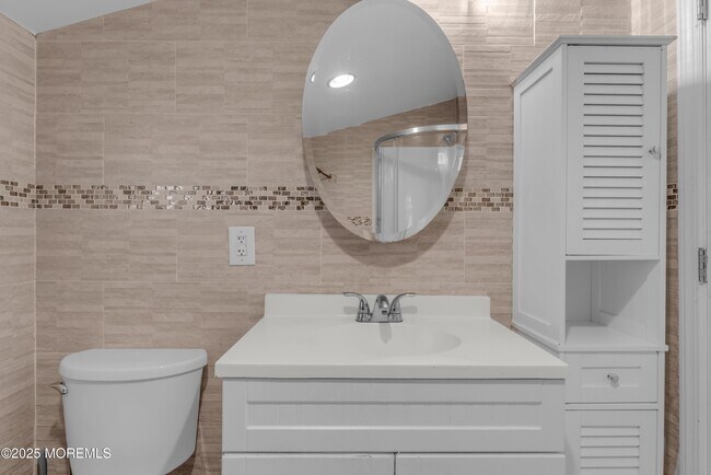 Building Photo - 177 Creek Rd