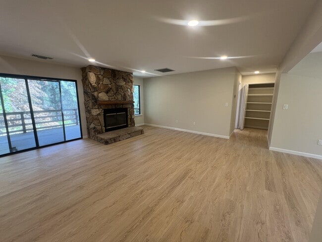 Building Photo - 41256 Sky Vista Pl