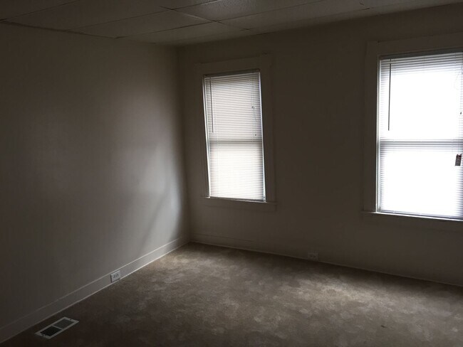 Building Photo - Great Druid Hill Home