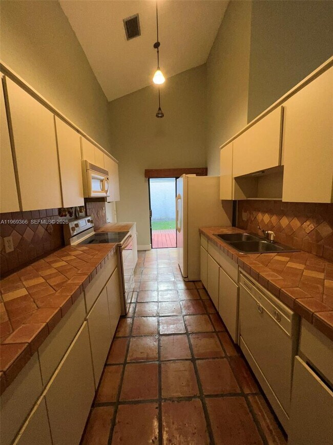 Building Photo - 7512 SW 95th Pl