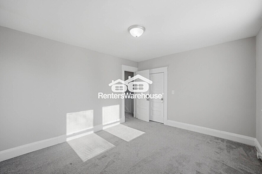Building Photo - 2729 Somme Ave