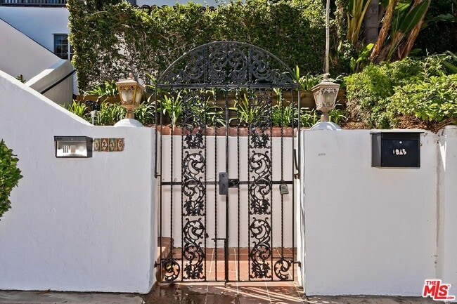 Building Photo - 1215 Edris Dr