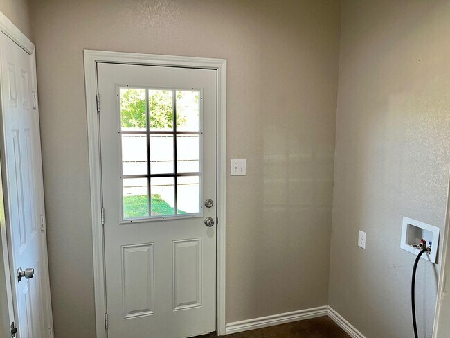 Building Photo - 2312 CR 314