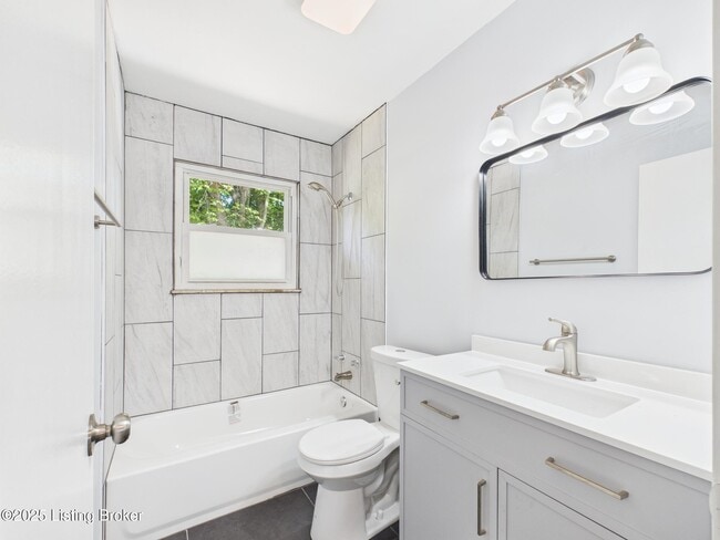 Building Photo - 207 Greenlawn Dr