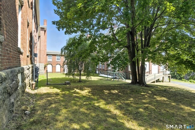 Building Photo - 156 Garfield Ave
