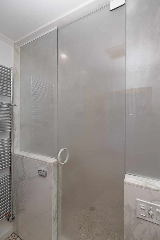 Building Photo - 4831 Canoga Ave