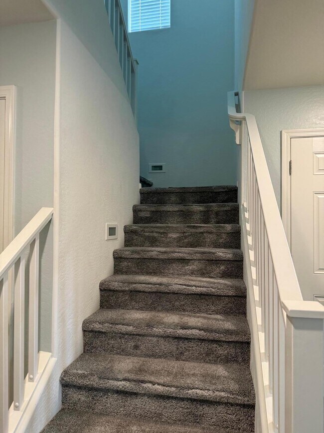 Building Photo - 16579 W Jenan Dr