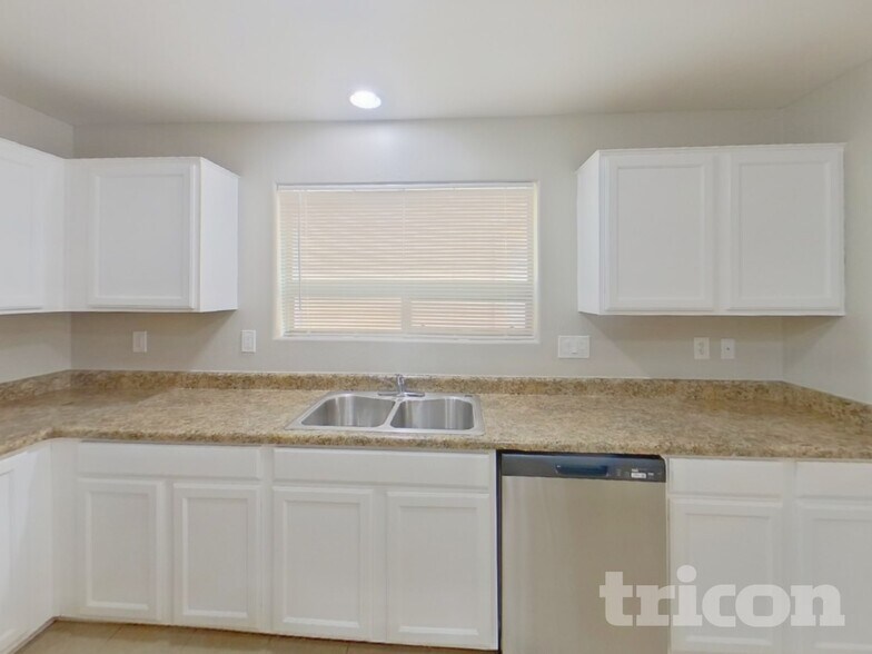 Building Photo - 40399 W Thornberry Ln