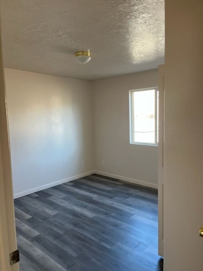 Building Photo - Charming apartment