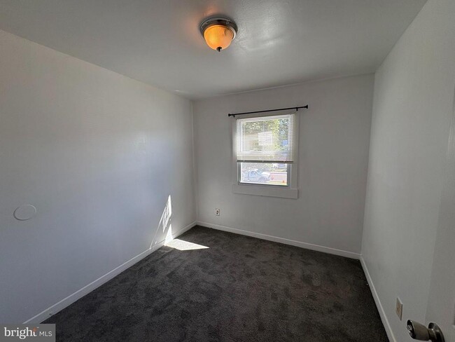 Building Photo - 2409 Bloomsdale Rd