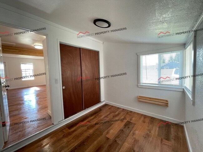 Building Photo - STATUS: *RENTED* | R258C | $1495.00 a month + $100.00 flat rate utility surcharge for (W/S)