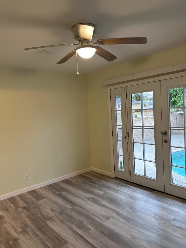 Building Photo - 9320 Yolanda Ave