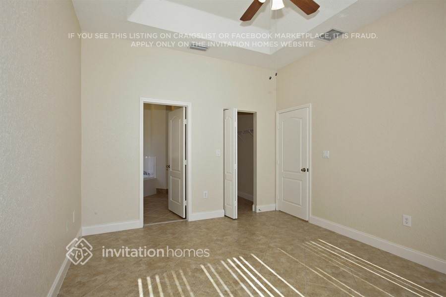 Building Photo - 859 SW 155th Ct