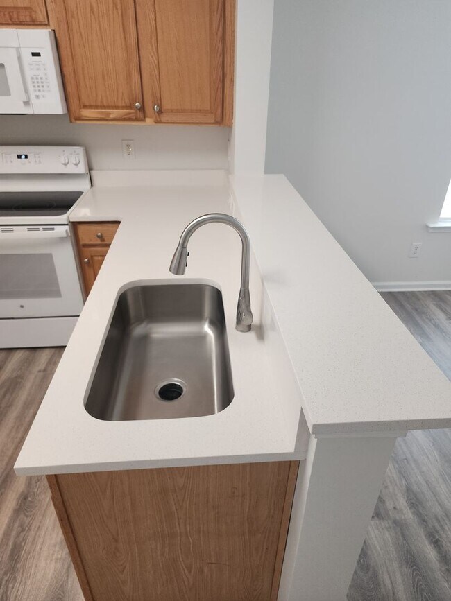 Building Photo - Four bedroom townhome in Caldwell Station