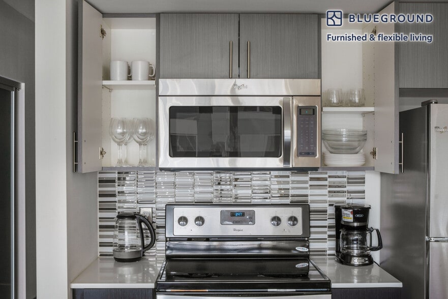 Building Photo - 15566 NE 22 Pl