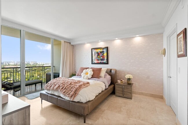 Building Photo - 3350 SW 27th Ave