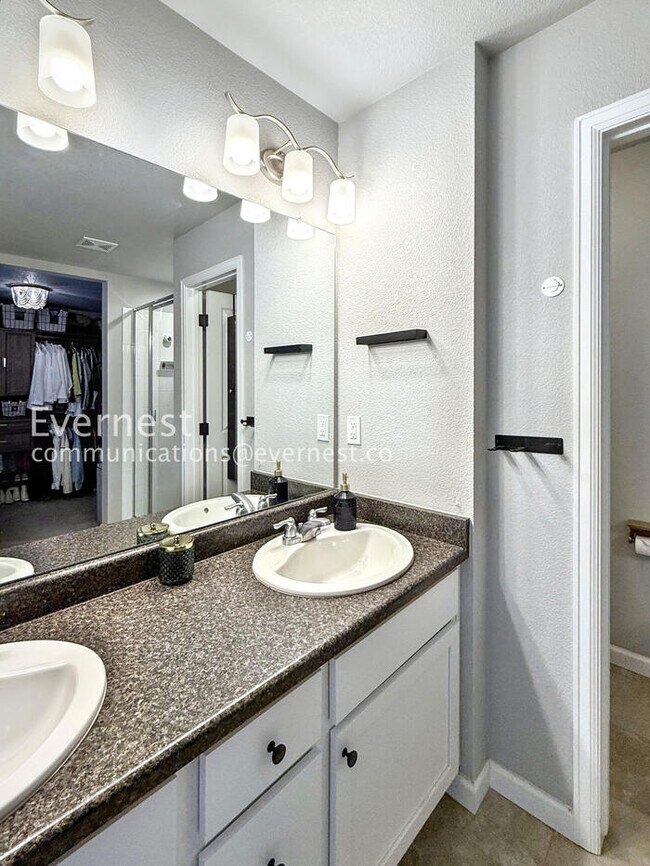 Building Photo - 1123 Huntington Ave