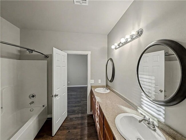 Building Photo - 862 Oakwood Ct