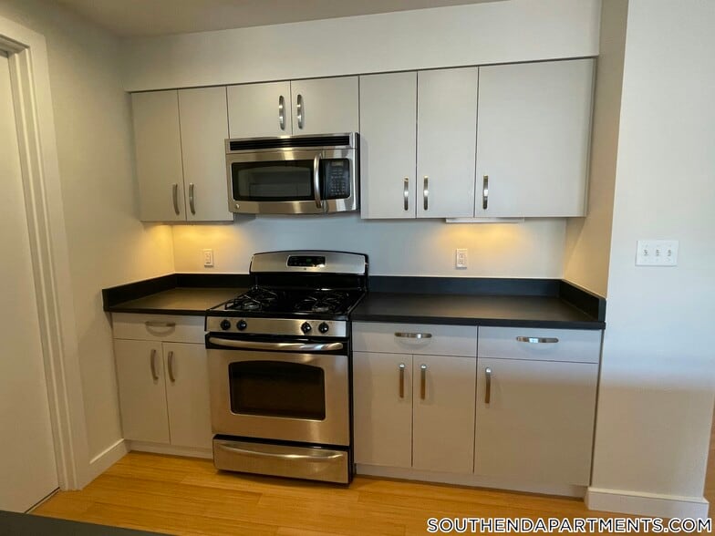 Building Photo - 601 Albany St