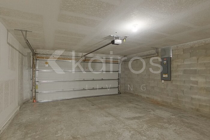 Building Photo - 12378 Paramount Dr S