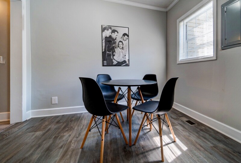 Building Photo - 401 Kingwood Dr