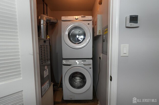 Building Photo - 421 Waterford Dr