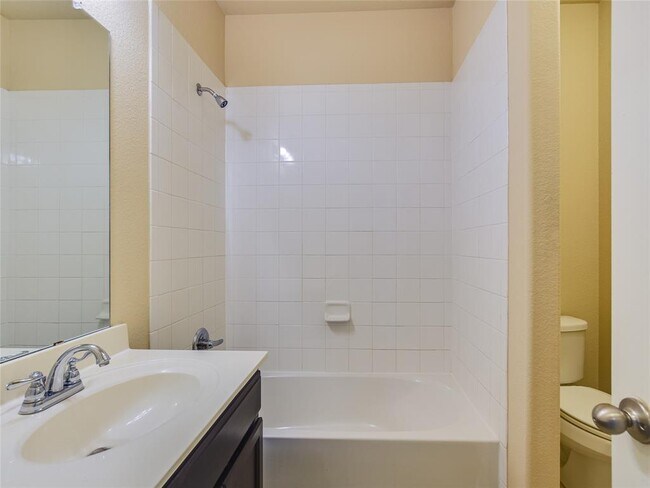 Building Photo - 105 Salt Fork Dr