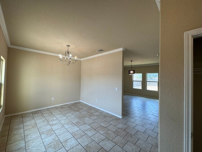 Building Photo - Move-In Special! Spacious 3BR Home with La...