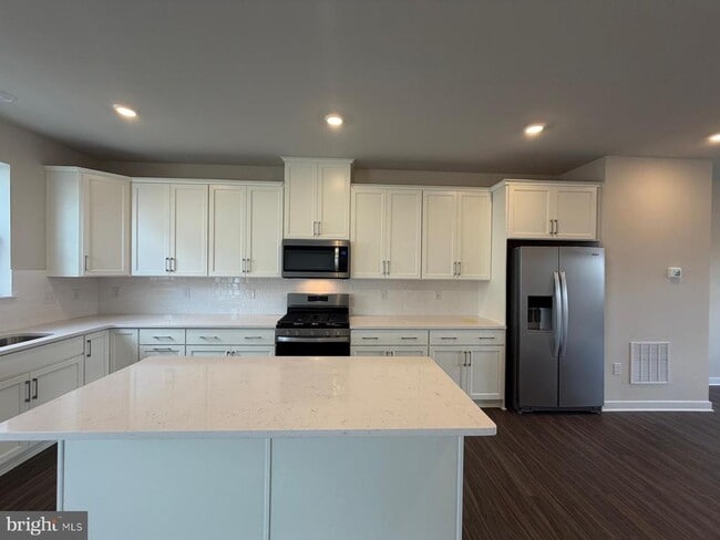 Building Photo - 33 E Front St