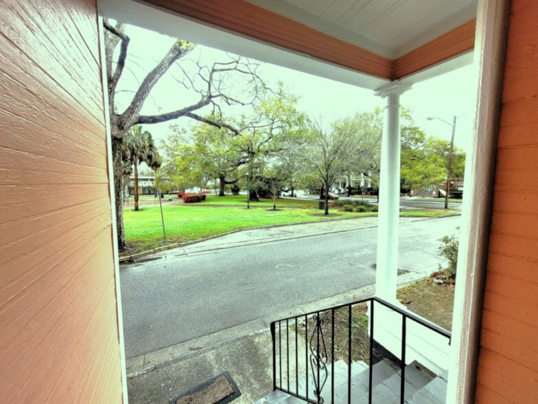 Front Porch, Overlooking Dixon Park - 1215 Java Pl