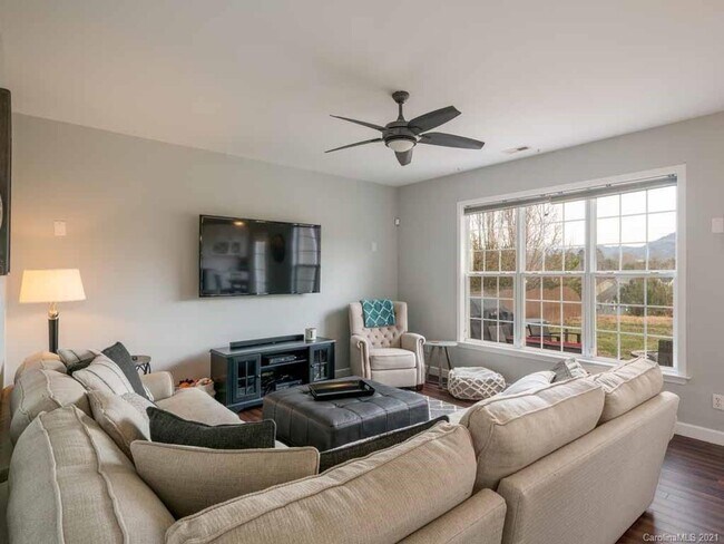 Building Photo - 47 Stone River Dr