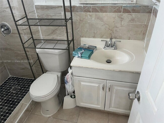 Building Photo - 15812 NW 39th Ct