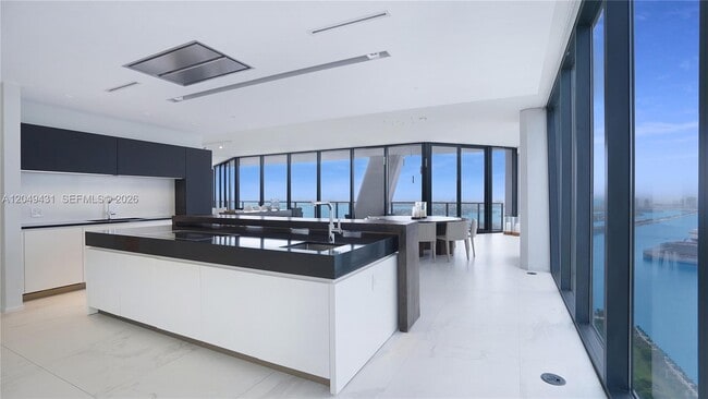 Building Photo - 1000 Biscayne Blvd