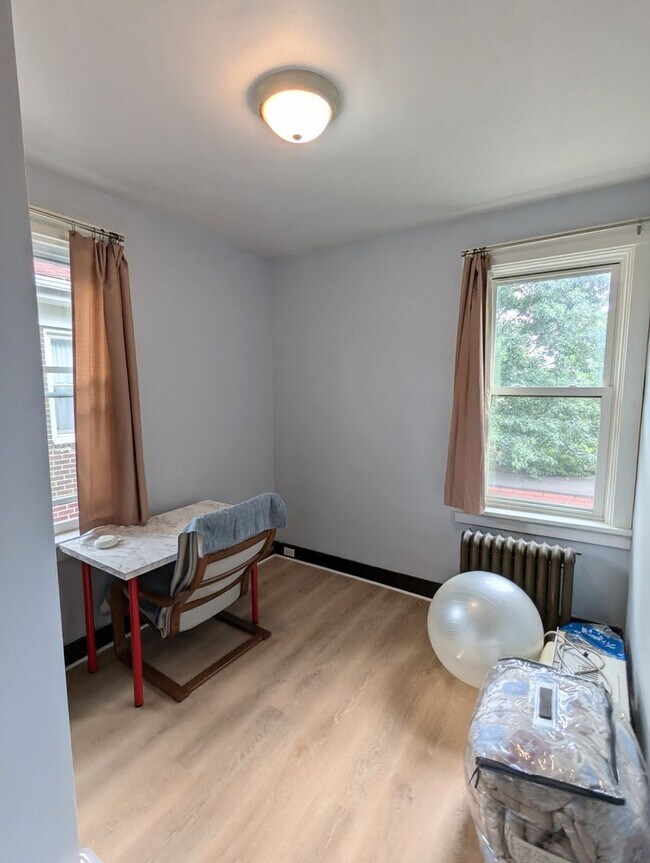 Building Photo - Cozy 3 bedroom 1 Bathroom Home (Squirrel Hill South)