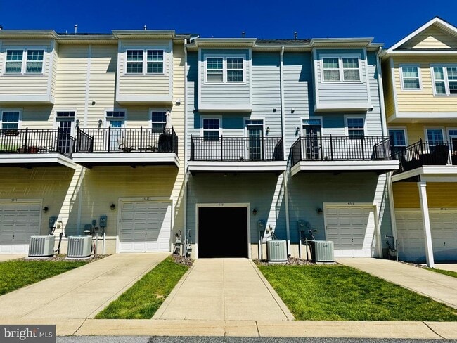 Building Photo - 5715 Rosanna Pl