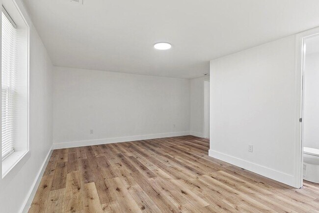 Building Photo - 3169 Westover Dr