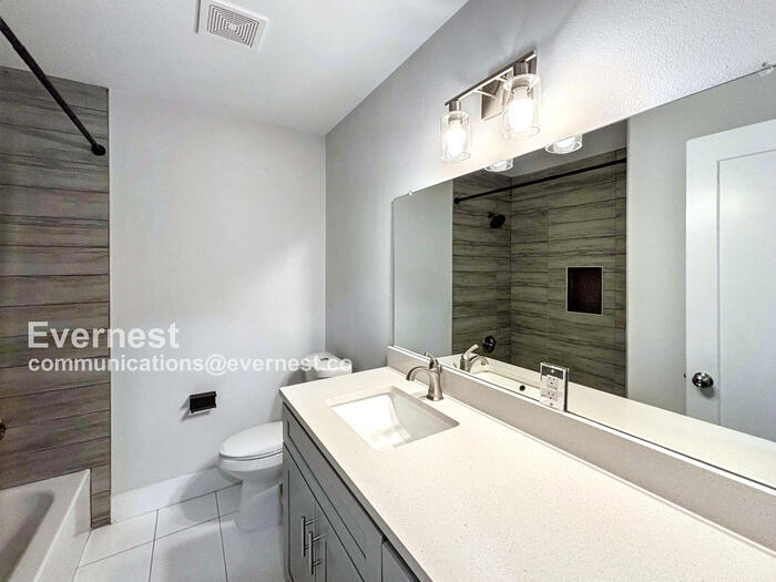 Building Photo - 3804 Southway Dr