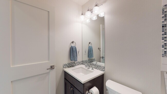 Building Photo - Issaquah highlands 5 bedroom plus Den and 5.5 bathroom newer home with a lot of amenities!!!  A m...