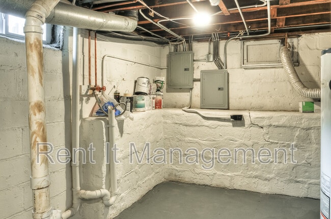 Building Photo - 1220 S 55th St