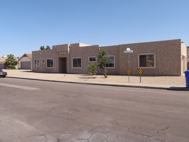 Building Photo - 1615 E Aire Libre Ave