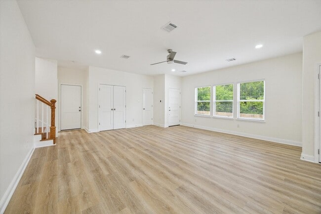 Building Photo - 901 E 37th St