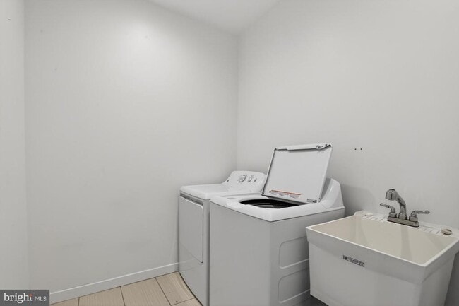 Building Photo - 3336 Salmon St