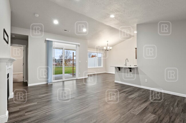 Building Photo - 17014 E Knox Ln