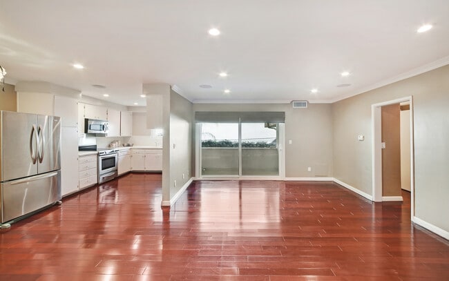 Building Photo - 1734 N Fuller Ave