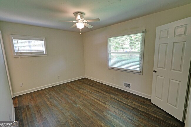 Building Photo - 4985 Crowe Dr SE