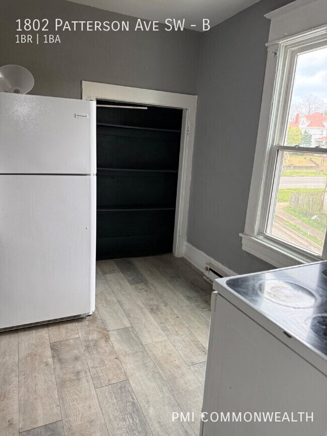 Building Photo - 1802 Patterson Ave SW